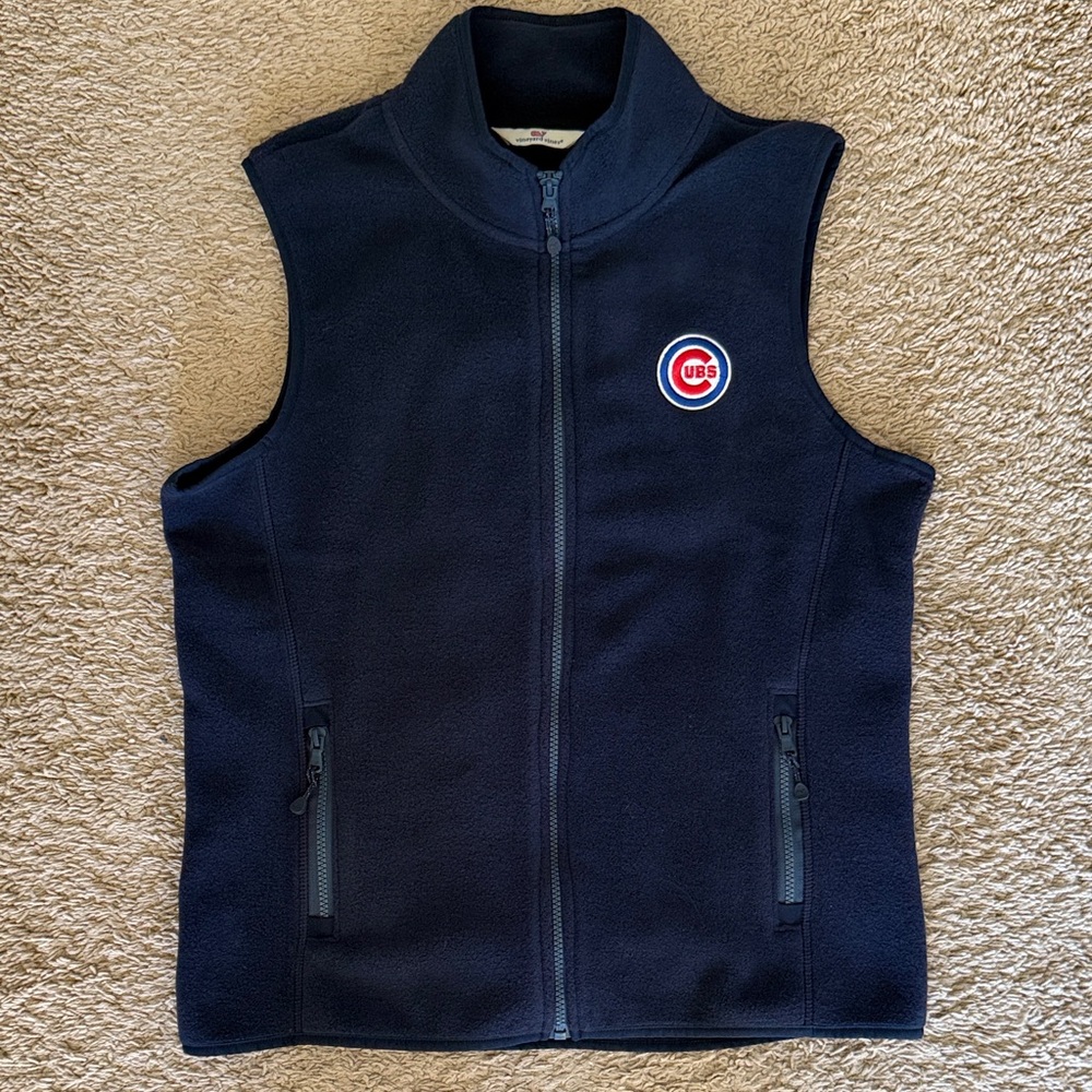 Vineyard Vines Harbor Fleece Vest with Chicago Cubs logo